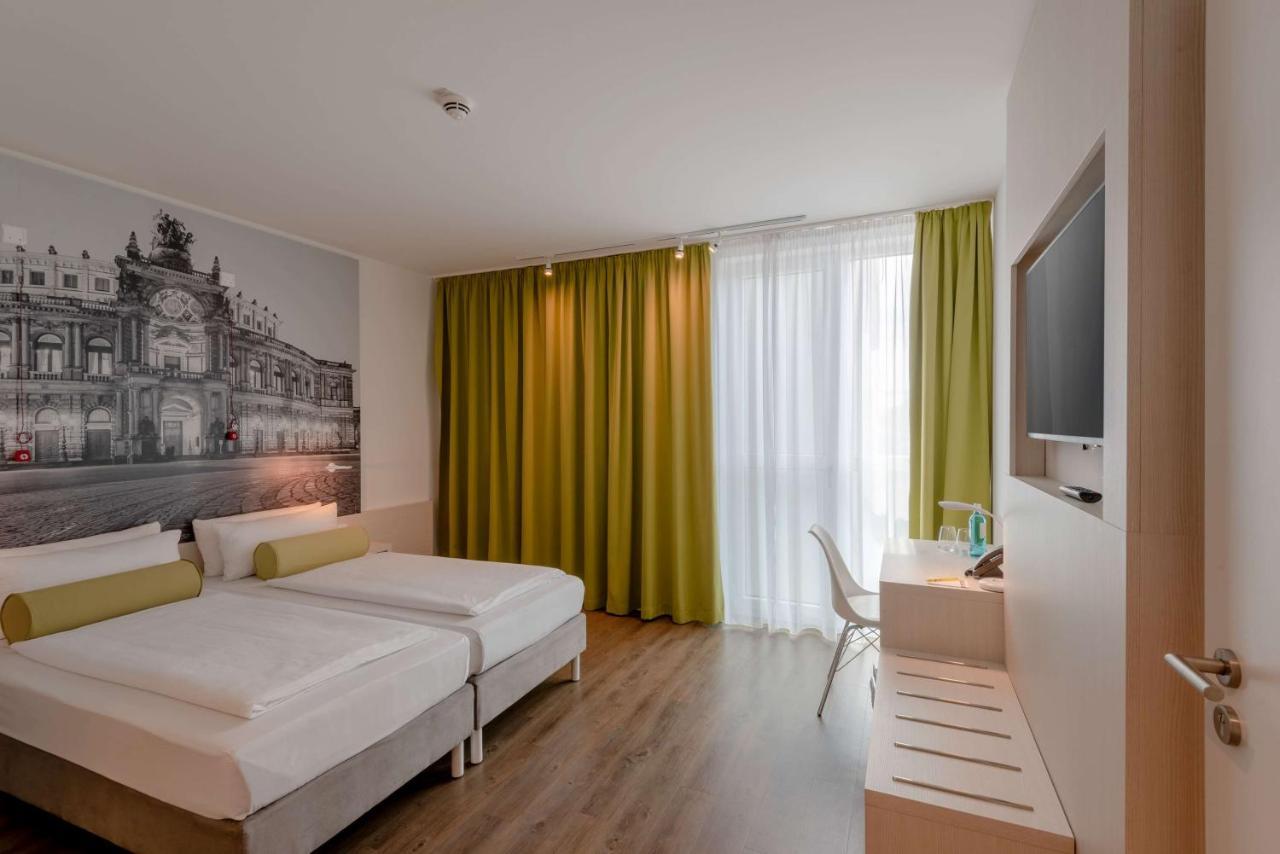 Отель Super 8 By Wyndham 3*